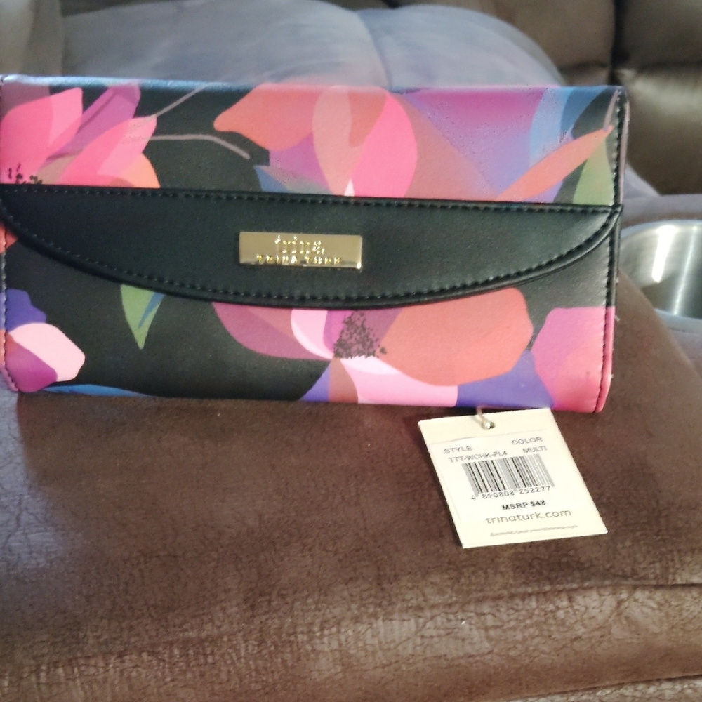 Floral Wallet - Picture 2 of 3